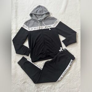 Itworks Black and Gray Hoodie and Joggers Set